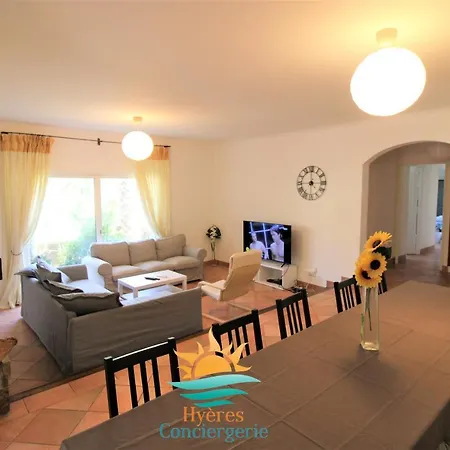 Villa Giens 4ch Clim Parking Wifi Piscine Partagee By Hc *